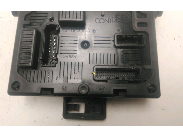 Pojistková skříňka Renault Grand Modus 2010