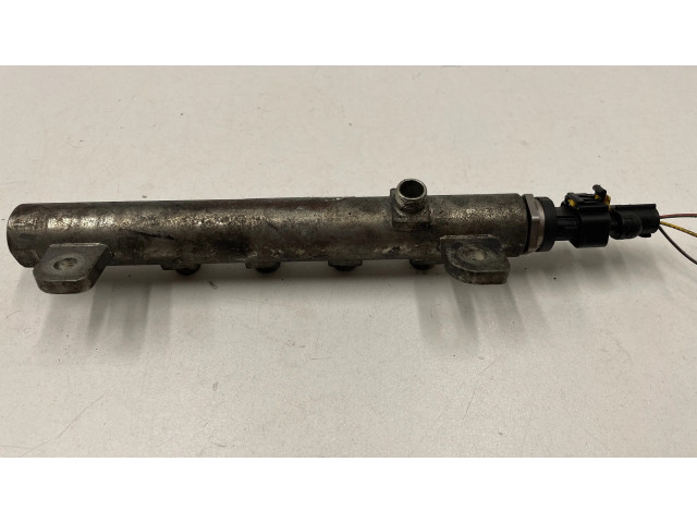 Топливная рампа 55213269, 012426 Saab 9-3 Ver2 1.9