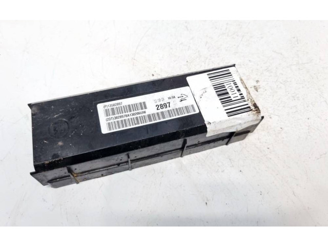   Pojistková skříňka 13582897, 13582897   Chevrolet Orlando 2011