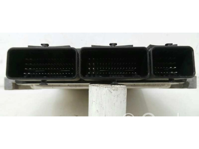 Блок управления двигателя 237102213R   Dacia Dokker