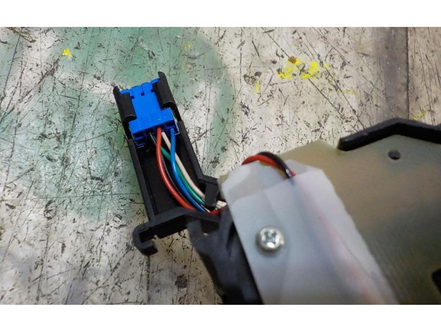 Ручка стеклоочистителей    Volkswagen Golf SportWagen