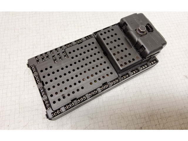 Блок предохранителей 9162316   Volvo V70    