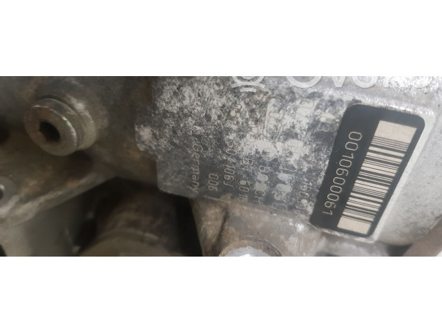 Топливный насос 059130106J    Audi A4 S4 B6 8E 8H   