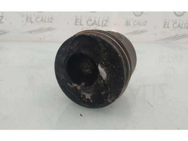 Píst Volkswagen PASSAT B5.5