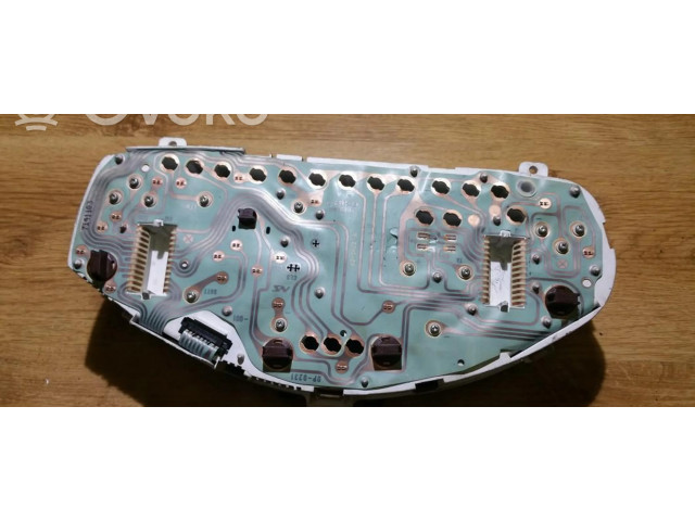 Панель приборов mr308420 Mitsubishi Carisma