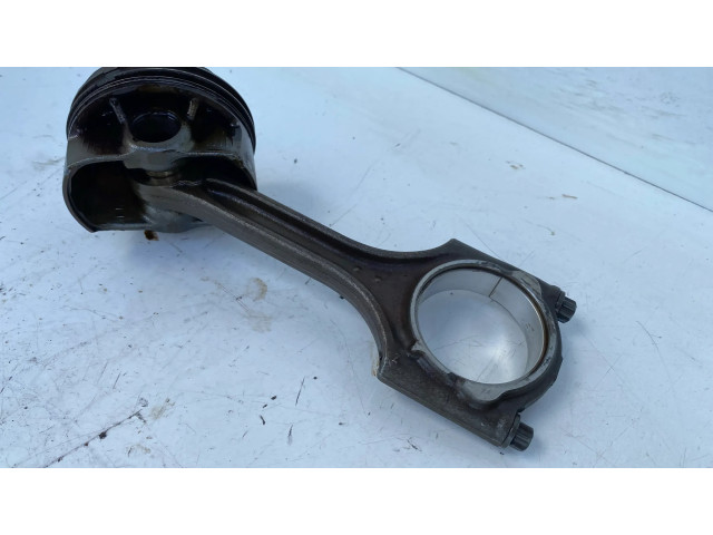 Поршень с шатуном Volvo V40 для бензинового двигателя 1.5