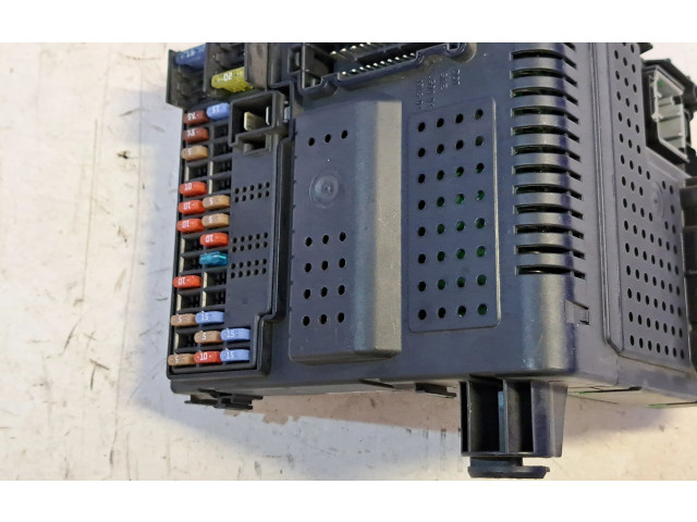 Блок предохранителей 30728356   Volvo S80