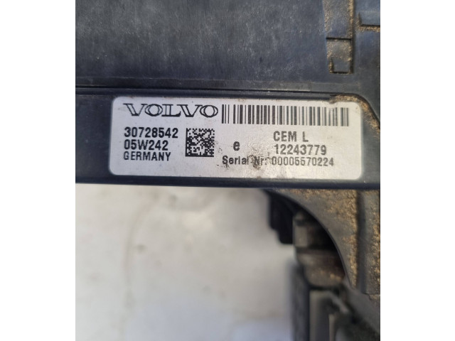 Блок предохранителей 30728542, 05W242 Volvo S60