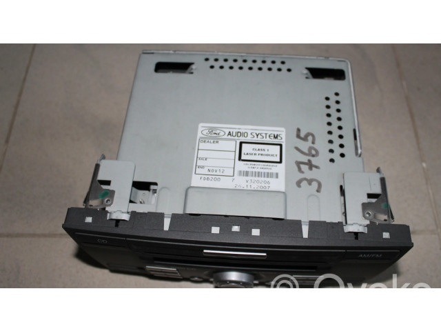 Радио/ проигрыватель CD/DVD / навигация