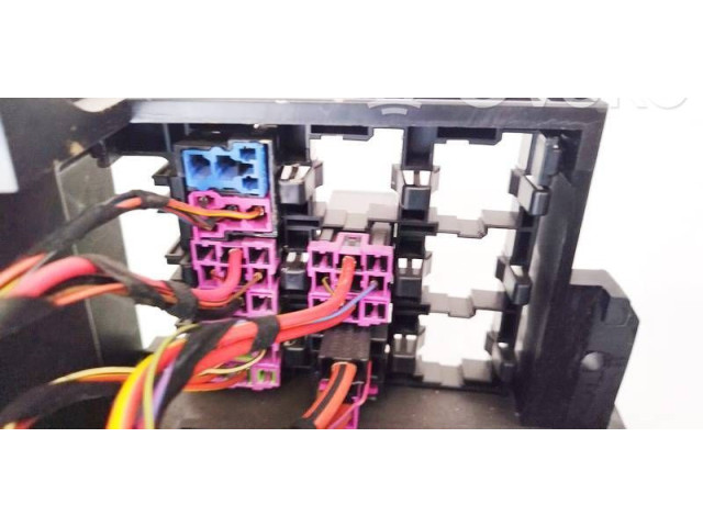 Блок предохранителей 1T1937503A, 1T1937503A Volkswagen Golf Plus