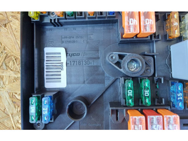 Pojistková skříňka 1K0937125 Audi A3 S3 A3 Sportback 8P 2009