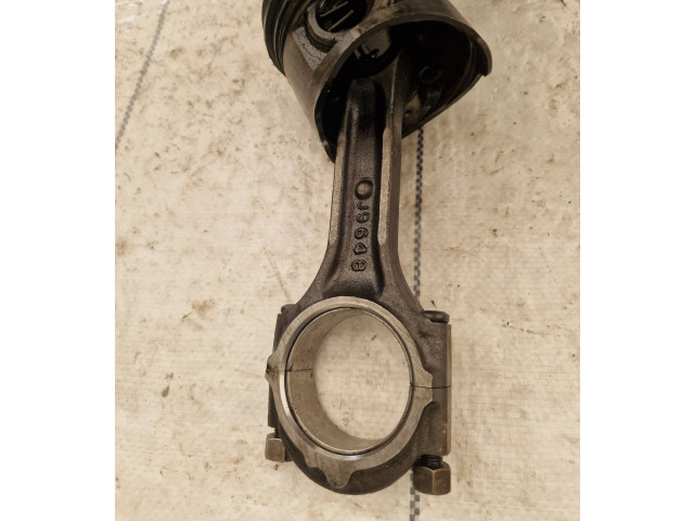 Píst J9648   Hyundai Galloper     