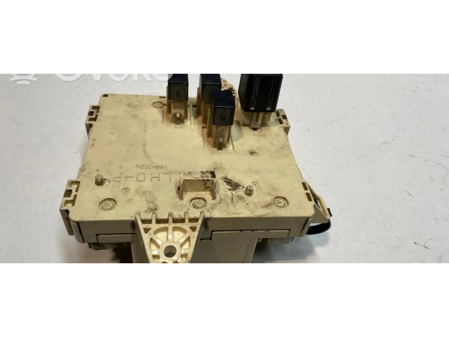 Блок предохранителей Lexus IS 200-300