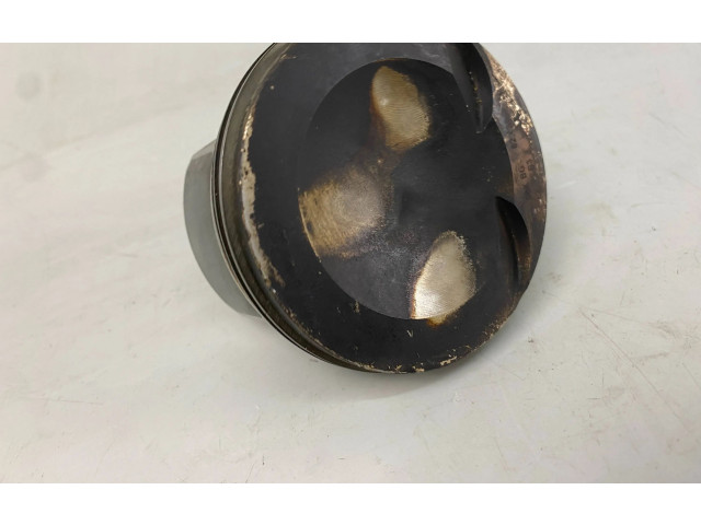  Поршень DNUE 06KBG, 82.435  Audi A3 S3 8V  