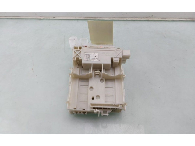 Блок предохранителей 827300H030, 827300H030A Peugeot 108