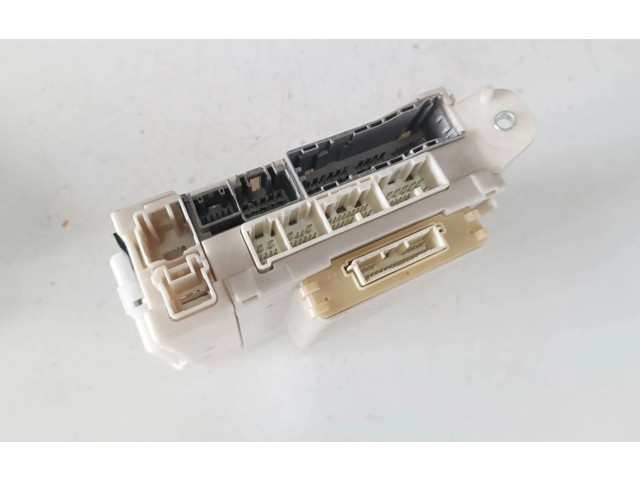 Pojistková skříňka 8273030B64, 0J250232 Lexus GS 300 350 430 450H 2010