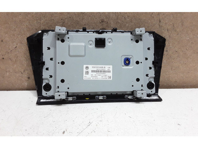 Радио/ проигрыватель CD/DVD / навигация