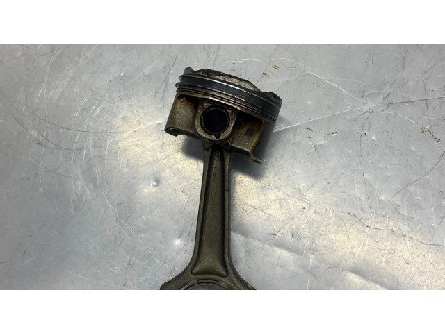 Píst 9468869, 8623418 BMW 5 G30 G31 pro benzínový motor 2.0