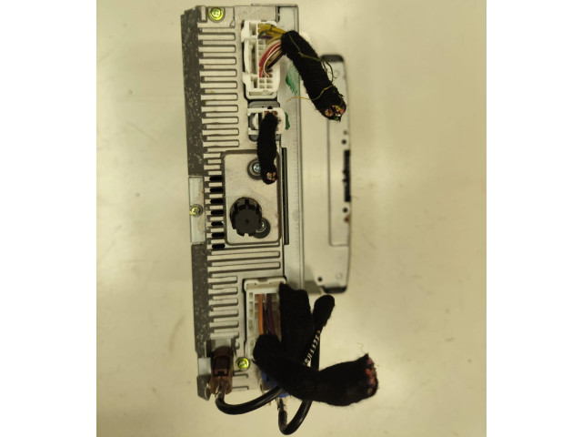 Радио/ проигрыватель CD/DVD / навигация