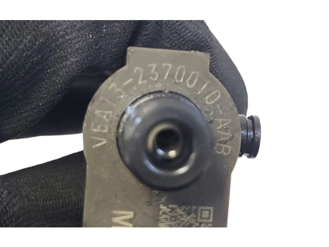 Форсунка VEA132370010AAB, 31405404    Volvo V60  d4204t5 