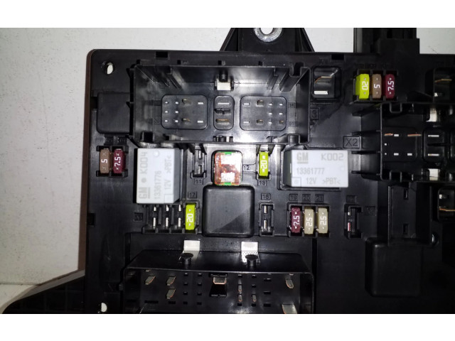 Pojistková skříňka 365927271, 13368653 Opel Zafira C 2012