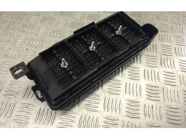 Блок предохранителей 95471067 Vauxhall Antara
