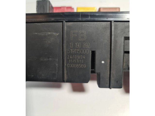 Блок предохранителей 13190892, 519115000   Opel Vectra C    