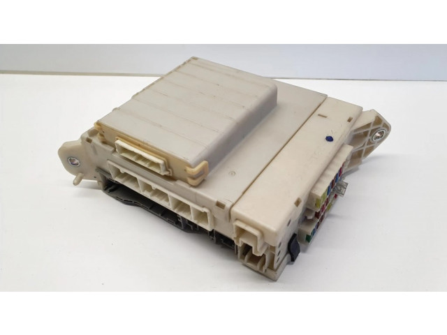 Блок предохранителей  8273053022   Lexus IS 220D-250-350    