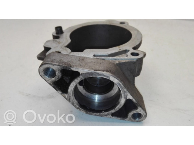 Другая деталь отсека двигателя