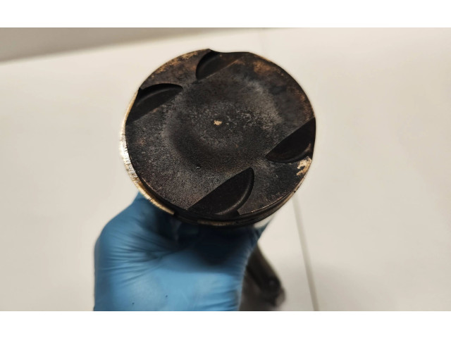 Píst A17700Q06, A17700 Mercedes-Benz C AMG W205