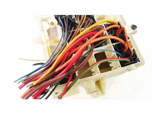 Блок предохранителей b0431924 Saab 9-3 Ver1