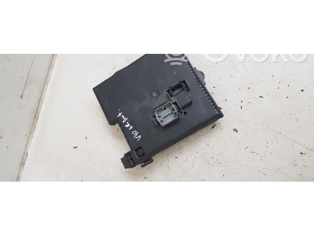 Блок предохранителей  12217799, 8676391   Volvo V70    