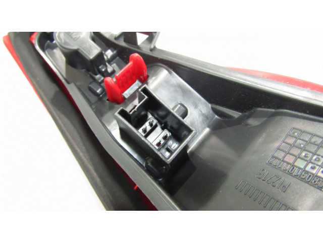 Задний фонарь правый сзади 8U0945094 Audi Q3 8U 2011-2016 года