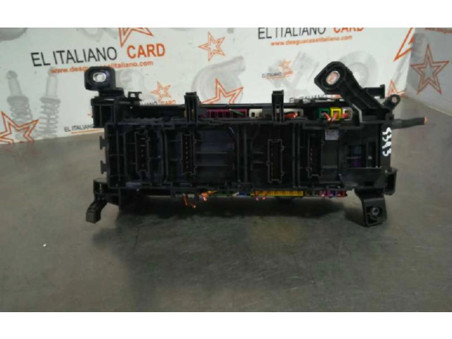 Блок предохранителей A2465400040, A2465400040   Mercedes-Benz A W176    