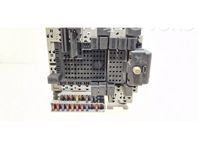 Блок предохранителей 9401802 Volvo V70