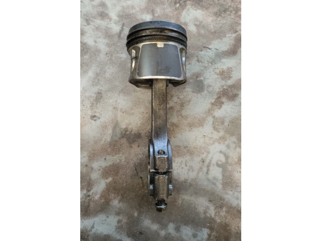  Поршень с шатуном    Nissan X-Trail T32  