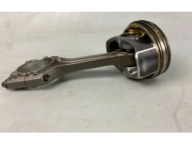 Píst 02606LJ1, 4202606LJ1 Audi A3 S3 8V DNUE