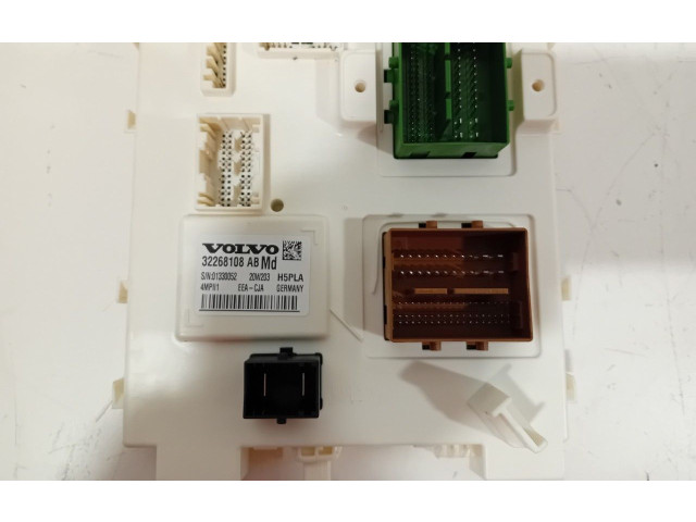 Блок предохранителей 32268108 Volvo XC40