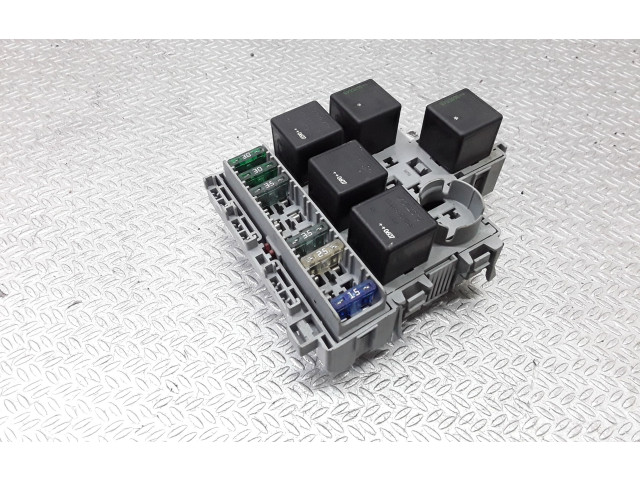 Блок предохранителей 8690698   Volvo XC90    