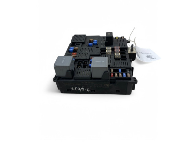 Блок предохранителей 32268453   Volvo XC90    