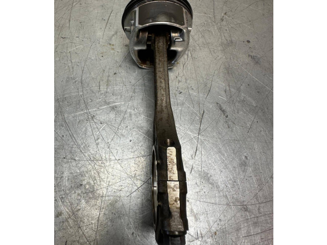 Поршень с шатуном AAA 021e Volkswagen Golf III