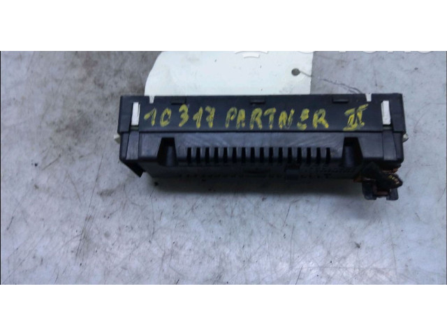 Дисплей Peugeot Partner