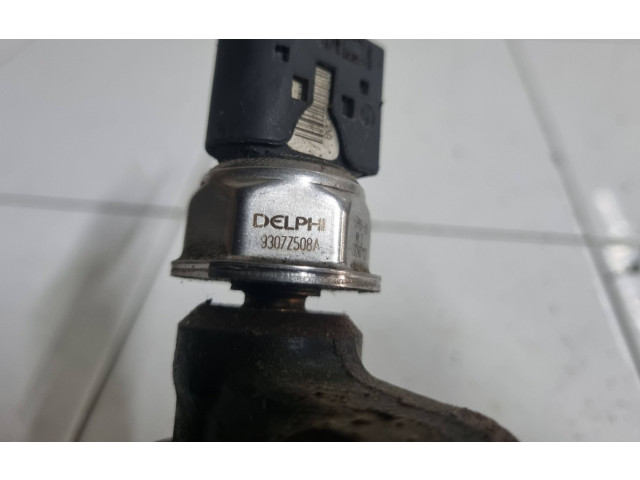 Vstřikovací lišta 9307Z508A   KIA Carnival     