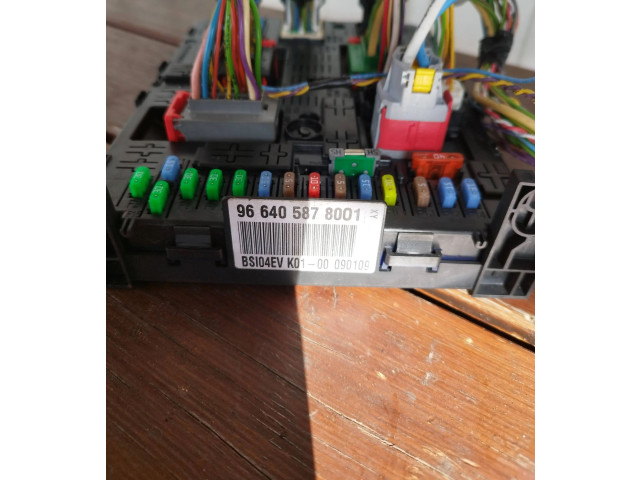 Pojistková skříňka 9664058780 Peugeot 308 SW 2010