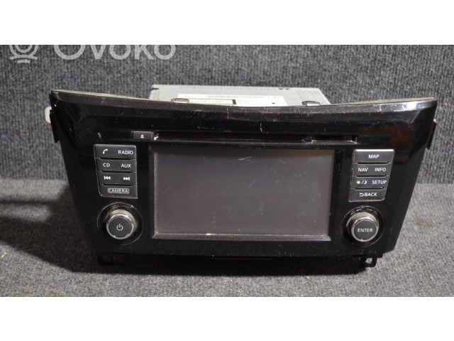 Радио/ проигрыватель CD/DVD / навигация