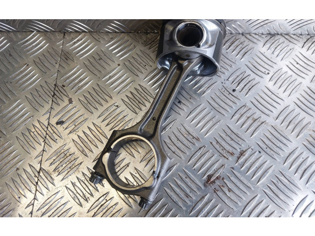  Поршень с шатуном D5204T2   Volvo V60  