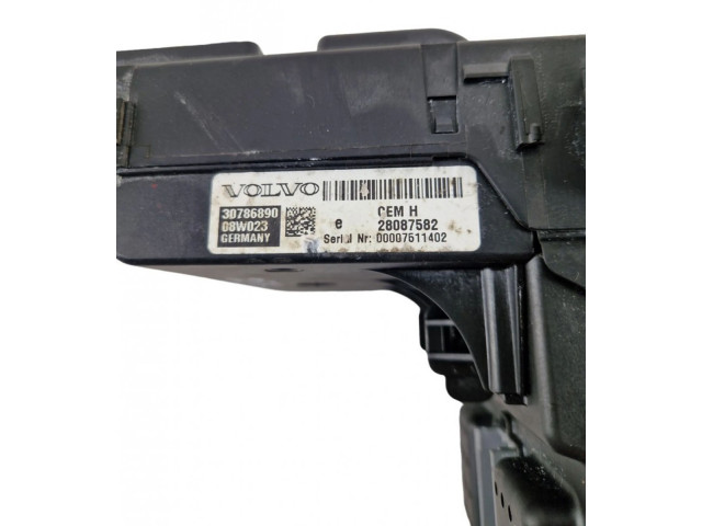   Pojistková skříňka 28087582, 30786890   Volvo XC90 2008