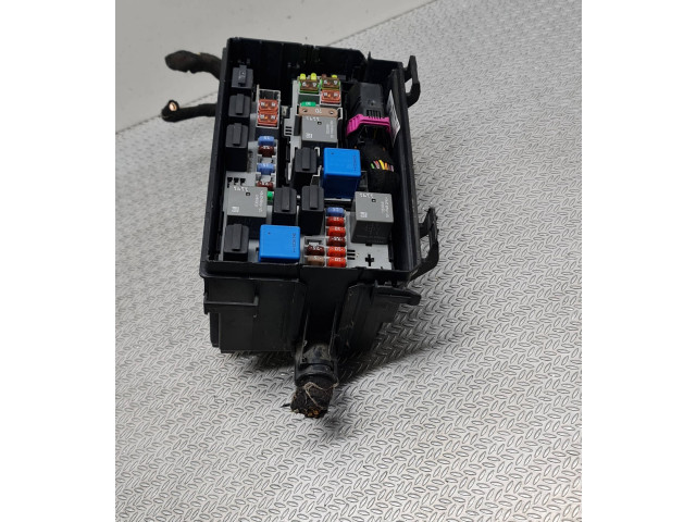 Блок предохранителей 13292736   Opel Meriva B    