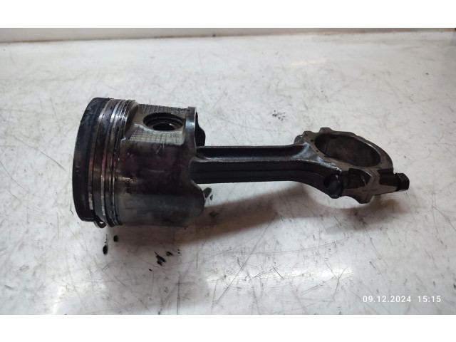 Píst Nissan Navara D22