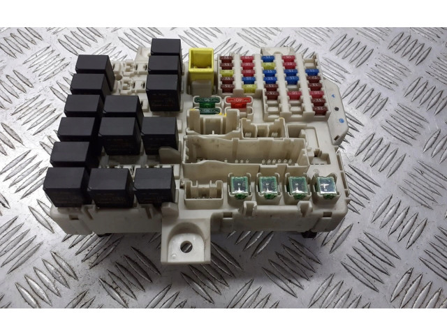 Блок предохранителей MN108319 Mitsubishi Colt